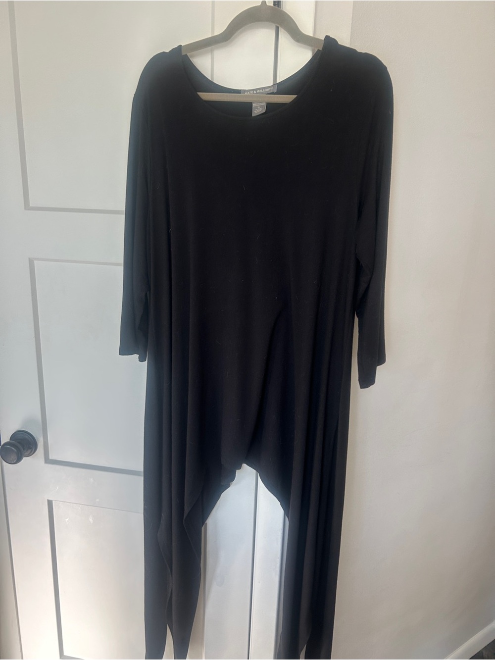Kate & Mallory Black Scoop Neck Tunic
